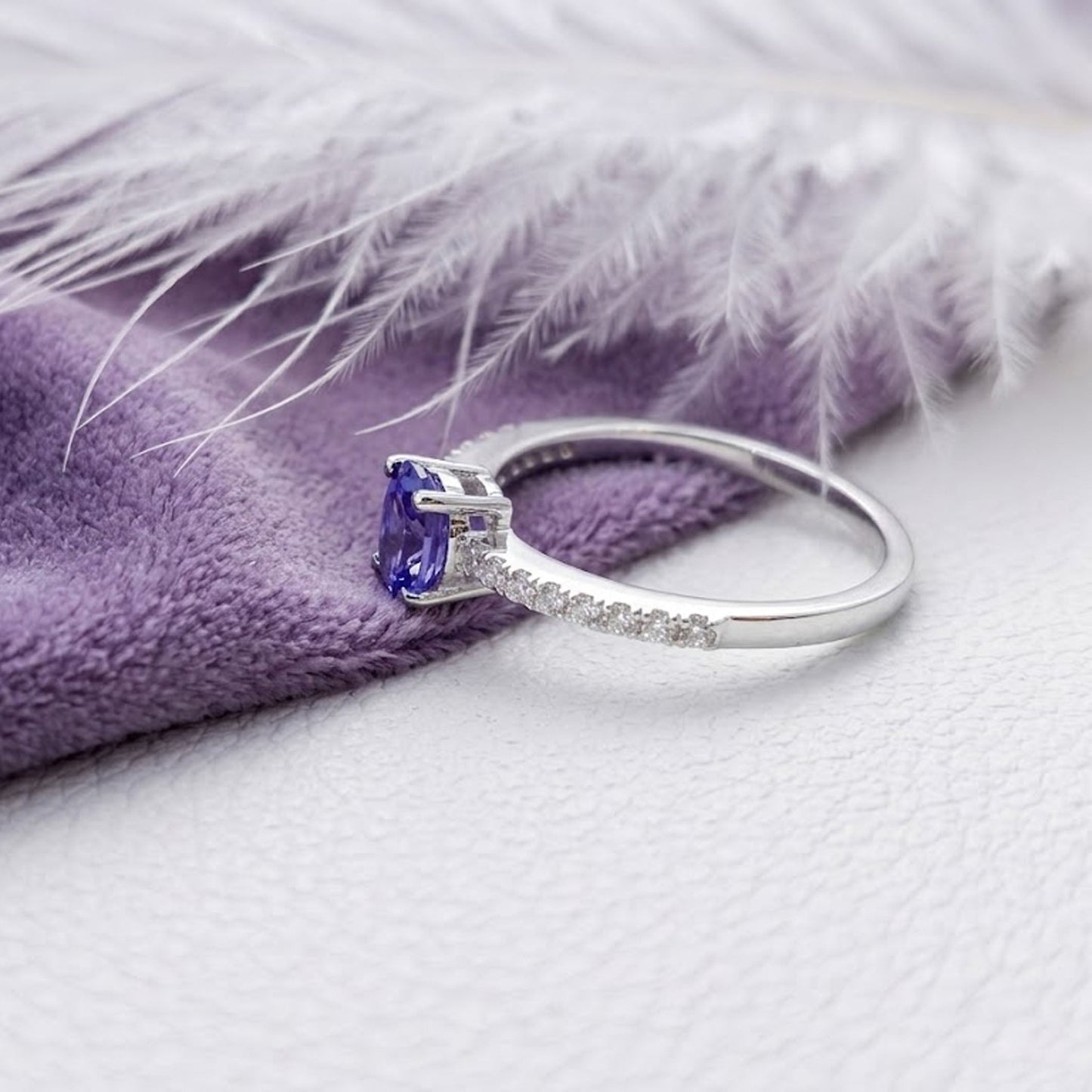 Tanzanite Halo Engagement Ring – Oval Cut Vintage Bridal Ring for Women