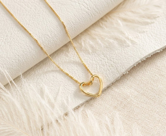 Elegant Minimalist Open Heart Pendant Necklace in 14K Gold