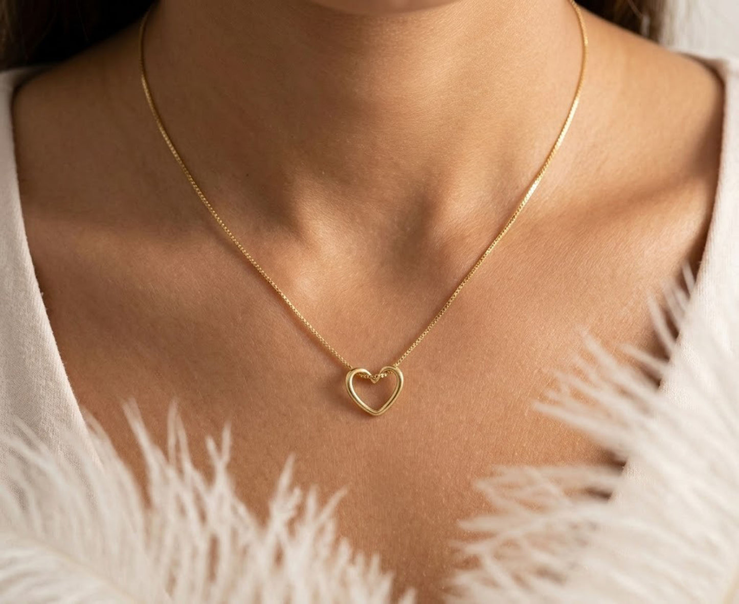 Elegant Minimalist Open Heart Pendant Necklace in 14K Gold