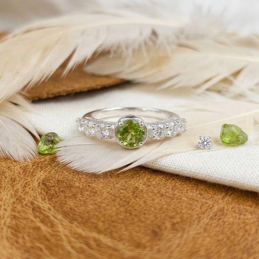 Peridot Halo Engagement Ring – Round Cut Vintage Bridal Ring for Women