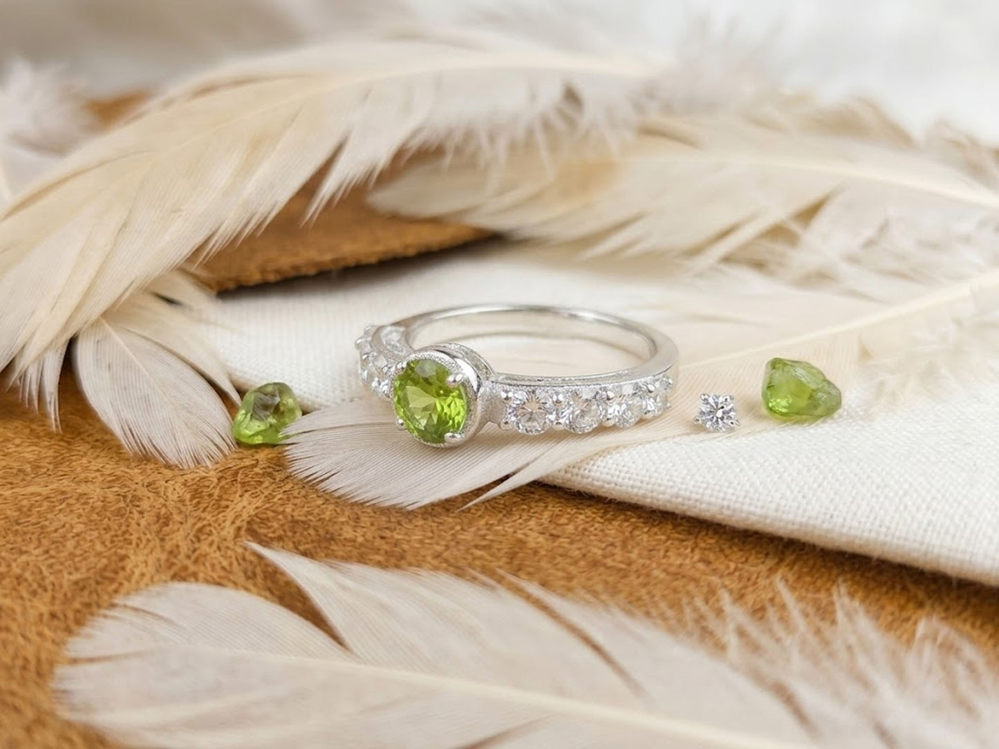 Peridot Halo Engagement Ring – Round Cut Vintage Bridal Ring for Women